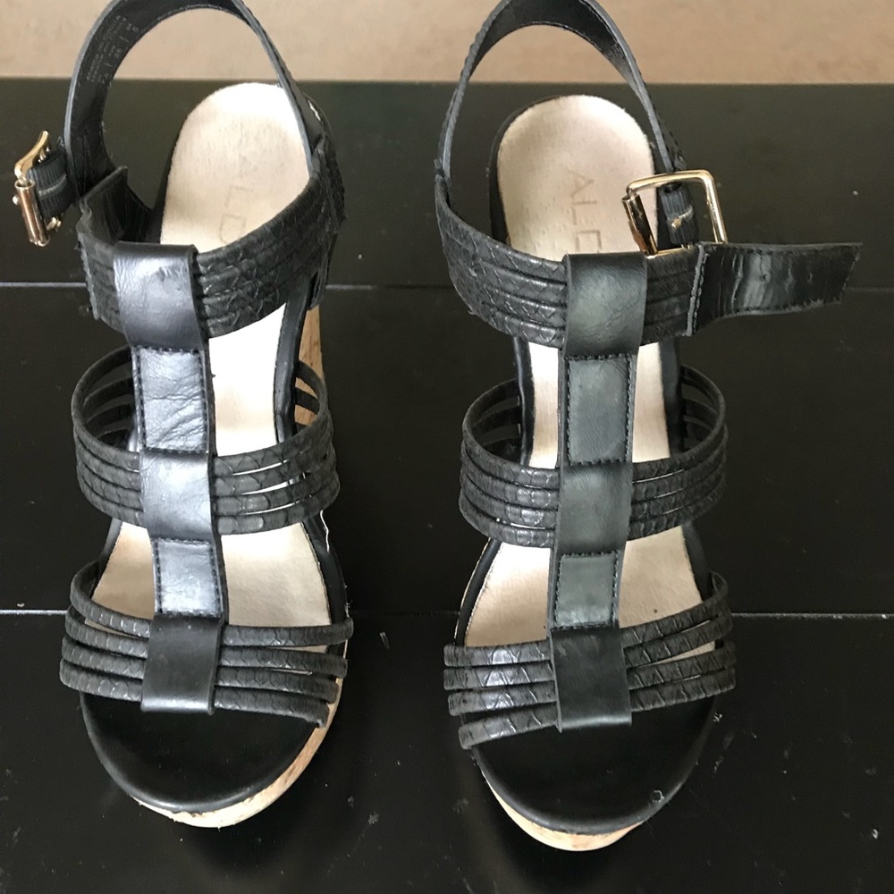 Also black wedges